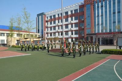 與法同行 快樂成長 --臨沂東城實驗小學舉行&ldquo;全民國家安全教育日&rdquo;主題升旗儀式