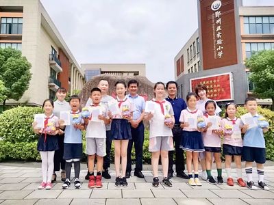 【實小快車道】播種新希望,共譜中國夢--鄞州區實驗小學教育集團2019學年第一學期開學典禮暨浙江少兒頻道&ldquo;成長樹&rdquo;計劃啟動儀式